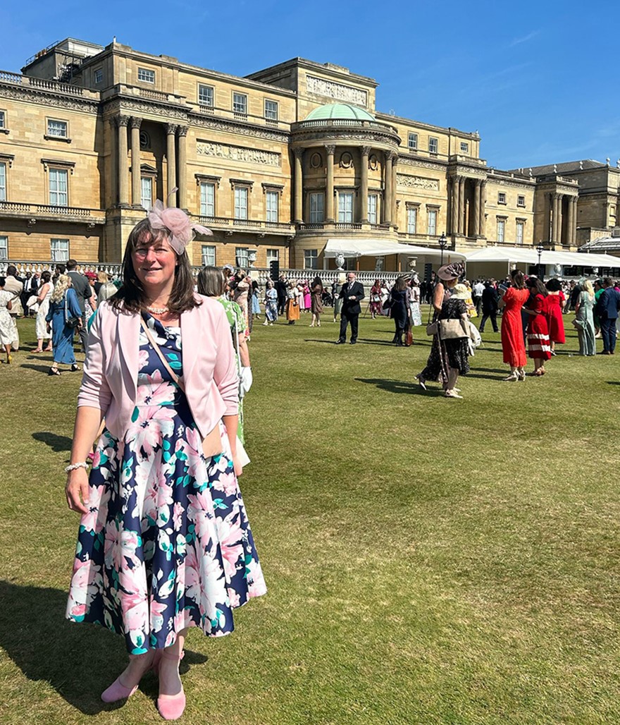 In The Palace Garden Res